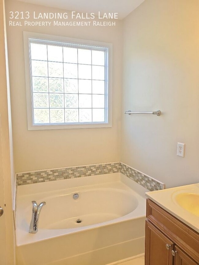 Building Photo - 3213 Landing Falls Ln