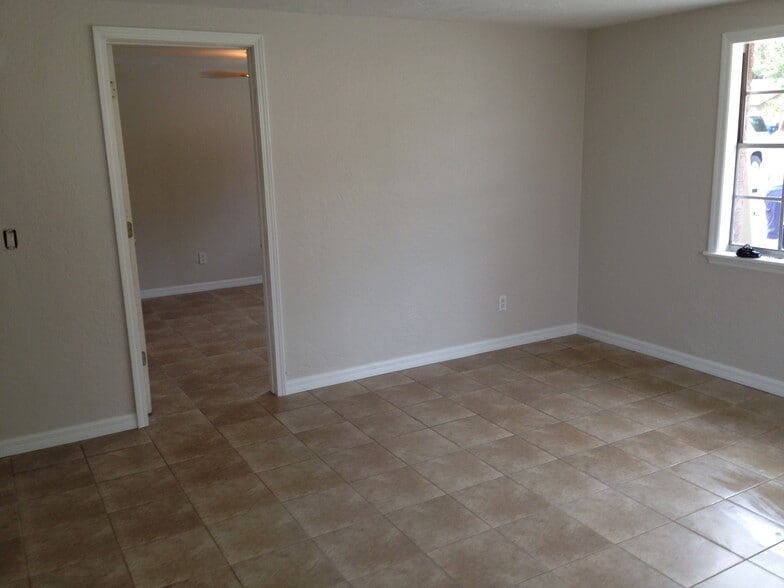 living room - 1027 Hagle Park Rd