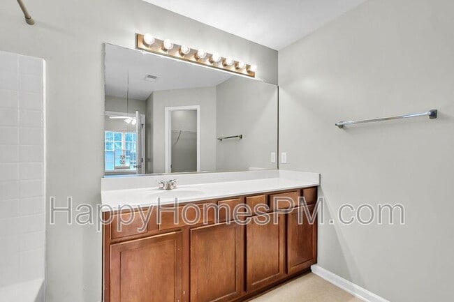 Building Photo - 101 Sparkleberry Ln