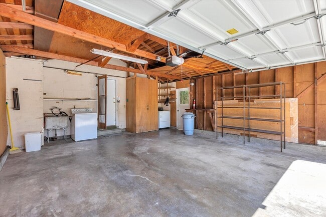 Building Photo - Beautifully Remodeled 4 Bedroom (+ bonus room and closet) 2 Bathroom Mountain View Home!