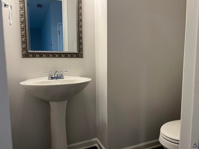 Building Photo - 108 W River Cane Run