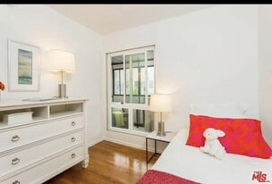 Building Photo - 3200 S Sepulveda Blvd