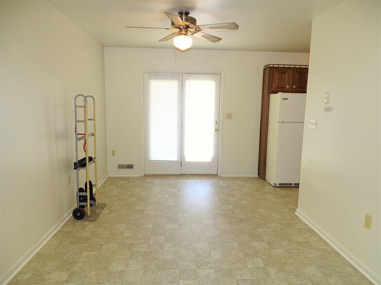 Building Photo - 15 Oriole Dr