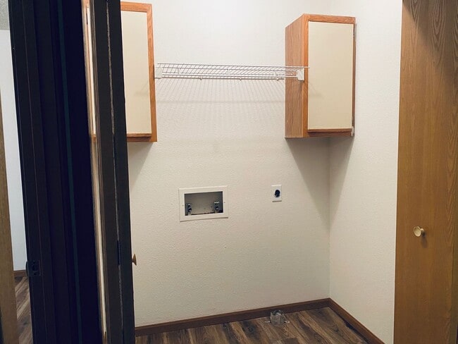 Building Photo - 2 Bed 2 Bath 1 Car Garage Flat Duplex- $30...