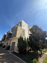 Building Photo - 2 bed | 2.5 bath | 1014 SF | 1 Car Garage | Tri-level condominium| Owner pays WS&G!