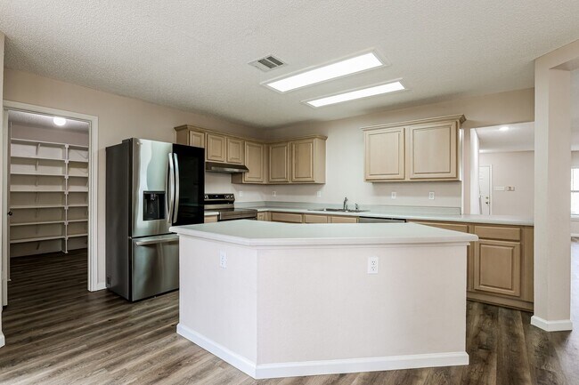 Building Photo - Hidden Gated community about 7 miles from Randolph Air Force Base