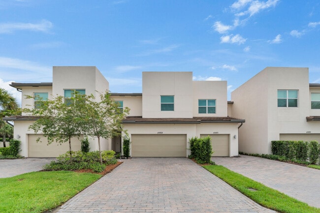 Building Photo - 4989 Navali Dr