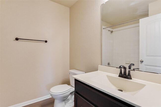 Building Photo - 604 Red Tails Dr