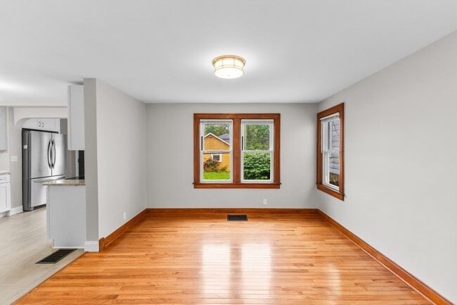 Building Photo - Charming 3-Bed Dutch Colonial with Modern Updates & Massive Yard – Minutes from German Village!