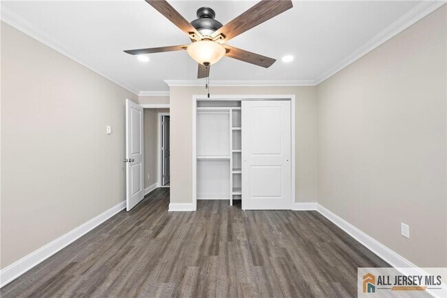 Building Photo - 265A Crosse Dr