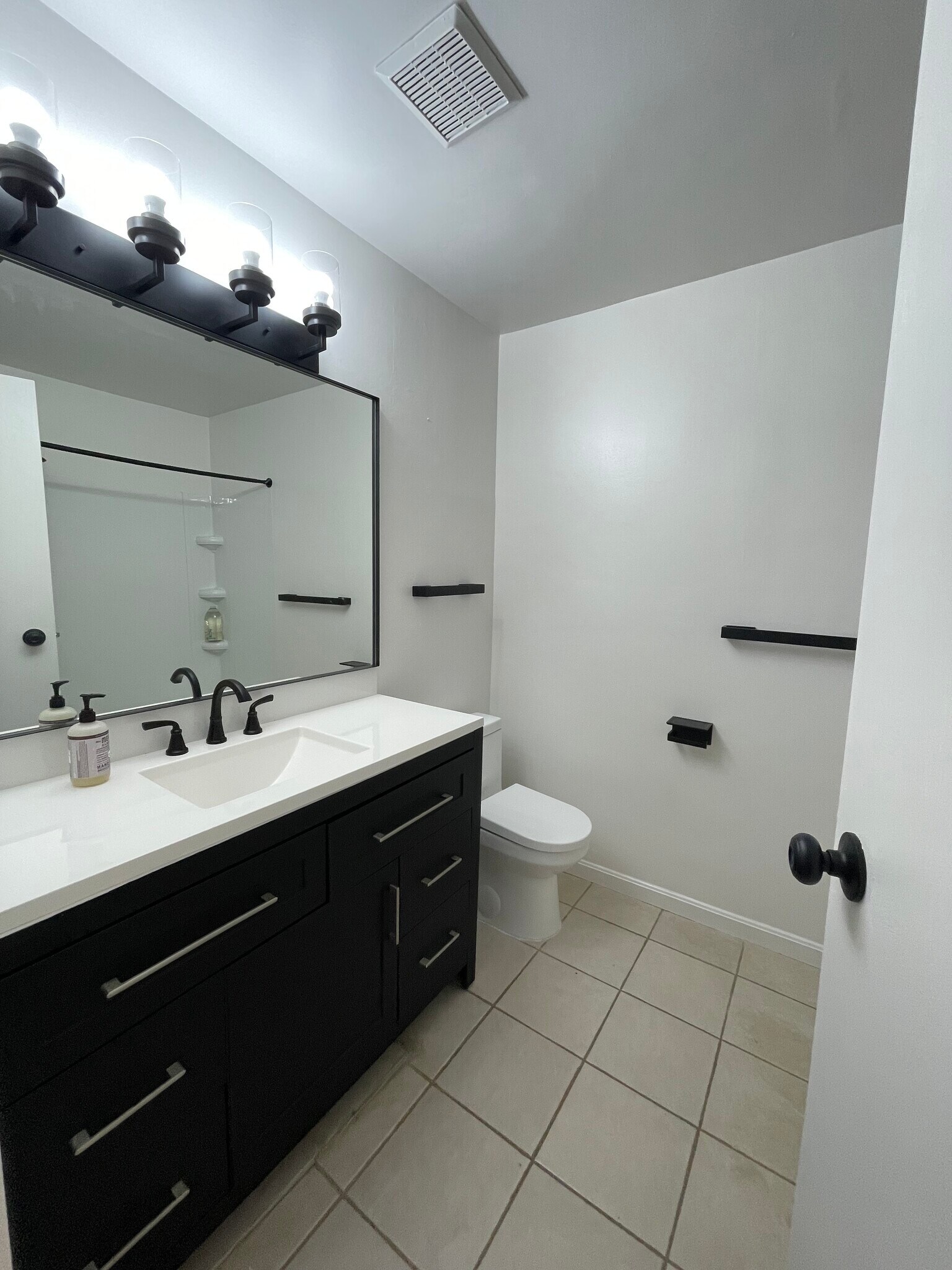 Building Photo - 7214 Creekview Dr
