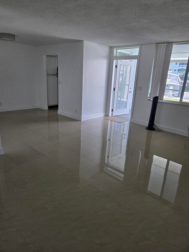 Building Photo - 104 Paradise Harbour Blvd
