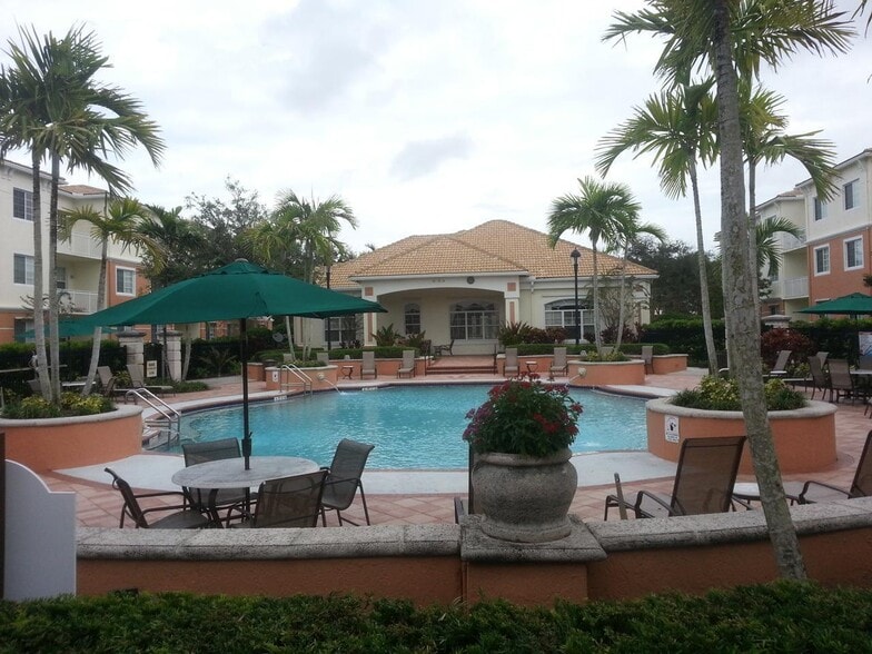 Building Photo - 9857 Baywinds Dr