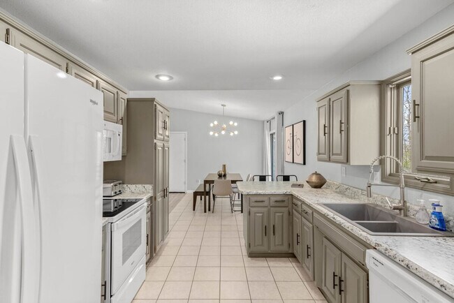 Building Photo - 2 Felton Ln