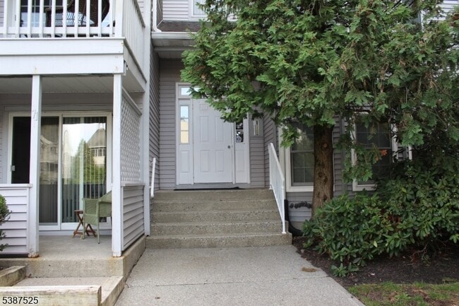 Primary Photo - 75 Quartz Ln
