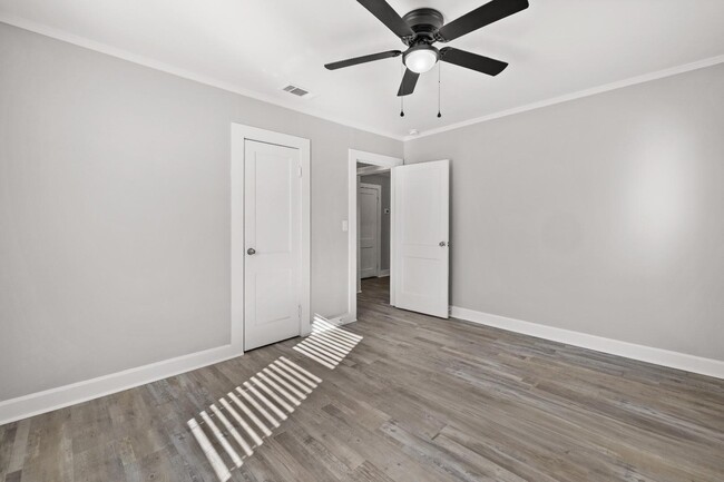 Building Photo - 501 E 4th St