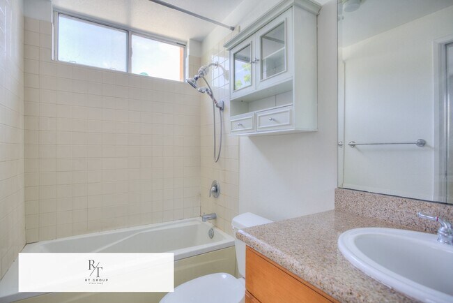 Building Photo - Luxurious Modern Condo in Alhambra
