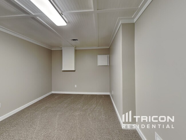 Building Photo - 1751 Miller Springs Dr