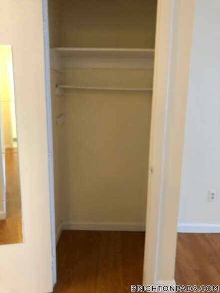 Building Photo - 122 Dustin St