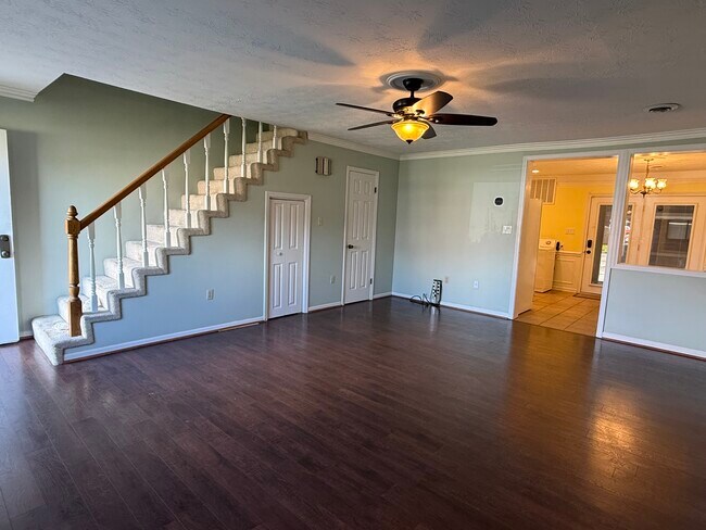 Building Photo - 1591 Kenmore Dr
