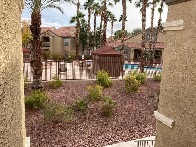 Building Photo - Gated community just minutes south of the ...