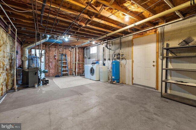 Building Photo - 7643 Paradise Beach Rd