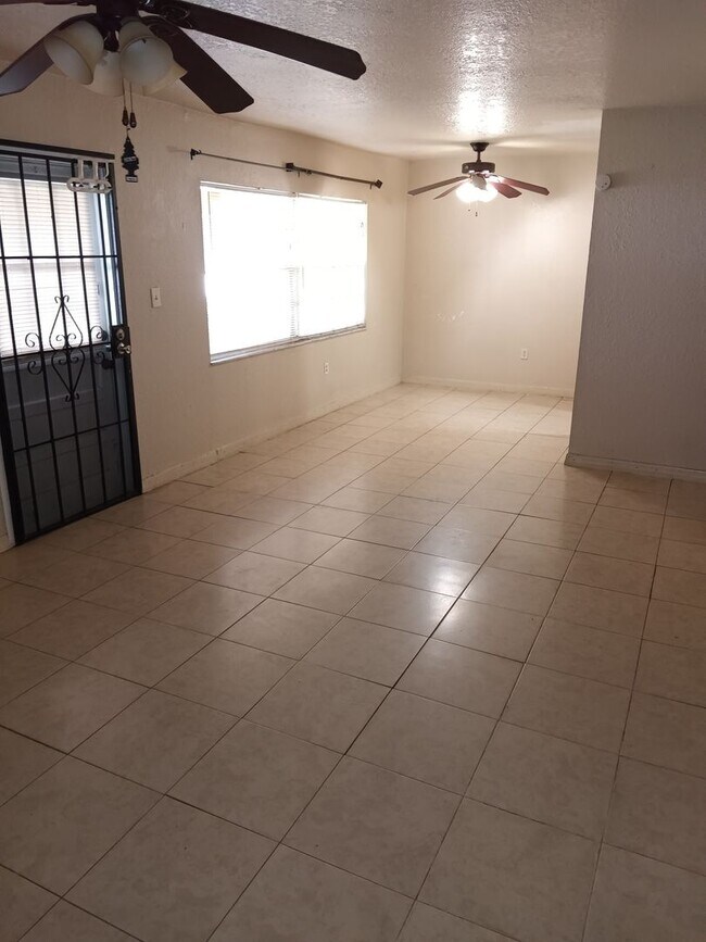 Building Photo - 2/2 in Central Orlando!