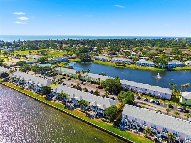 Building Photo - 201 Pompano Dr SE