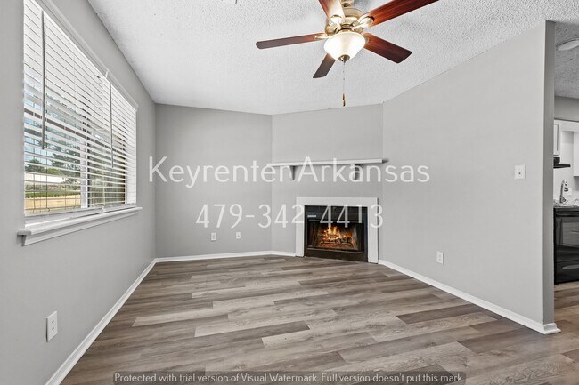 Building Photo - Cozy 2 Bedroom Duplex with Fireplace & Spacious Backyard!