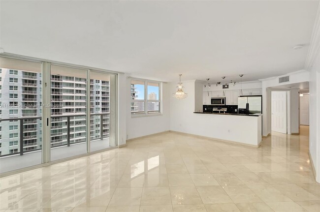 Building Photo - 1155 Brickell Bay Dr