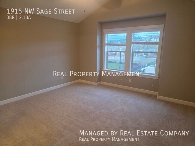 Building Photo - 1915 NW Sage St