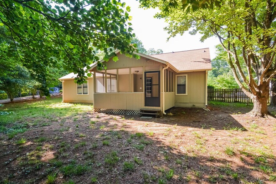 Building Photo - 3747 Willow Wood Way NW