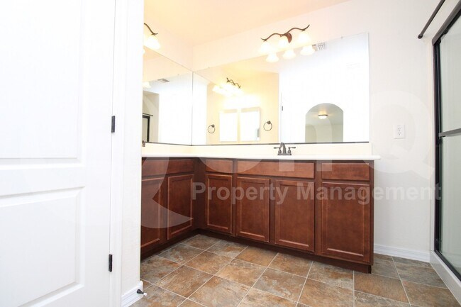 Building Photo - 3939 E Edna Dr