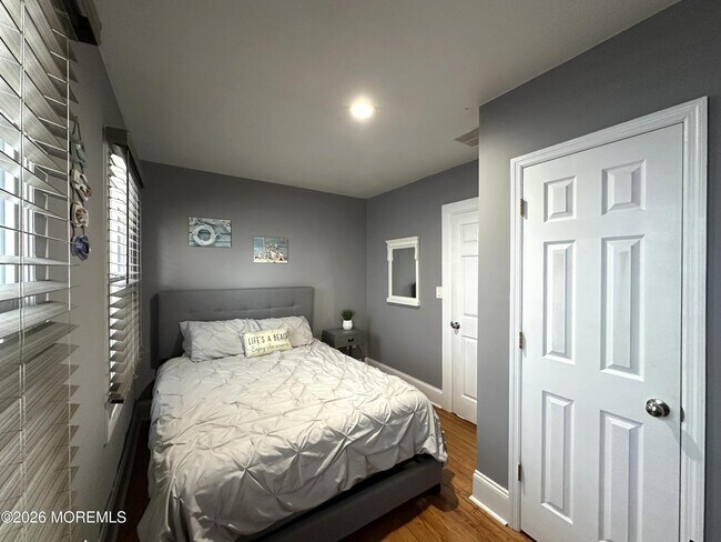 Building Photo - 208 15th Ave