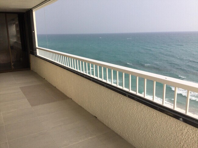 Building Photo - 5280 N Ocean Dr