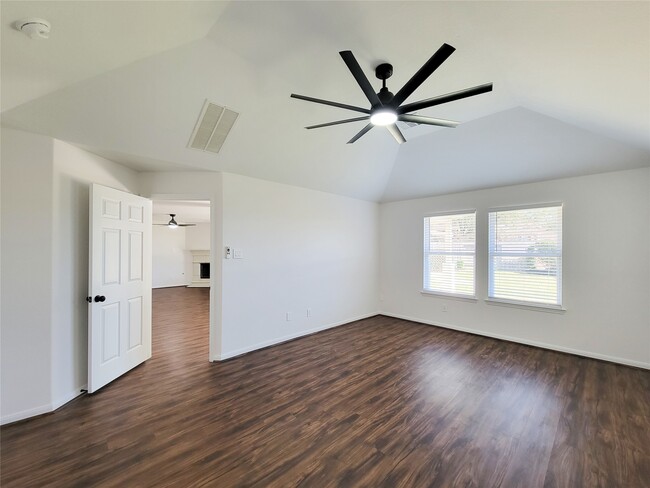 Building Photo - 21123 Amber Crossing Dr