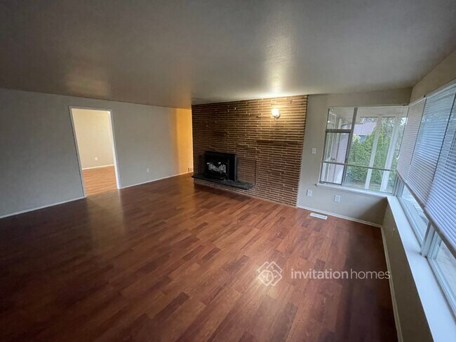 Building Photo - 855 Maplewood Ave