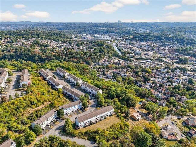 Building Photo - 117 Scenic Hill Dr