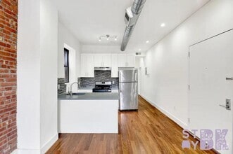 Building Photo - 3 bedroom in Brooklyn NY 11233