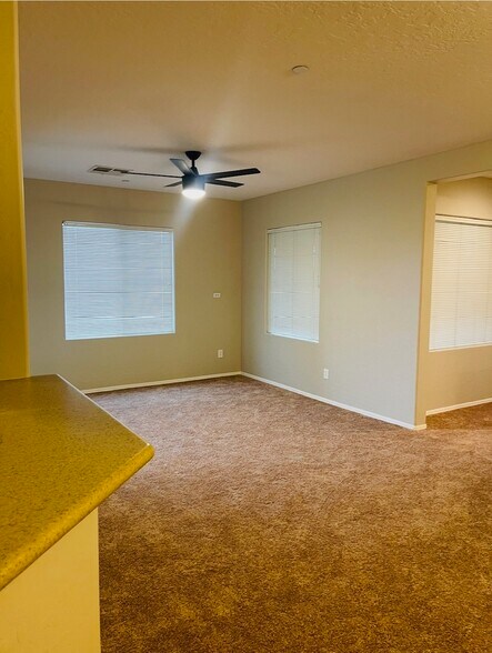 Building Photo - 6868 Sky Pointe Dr