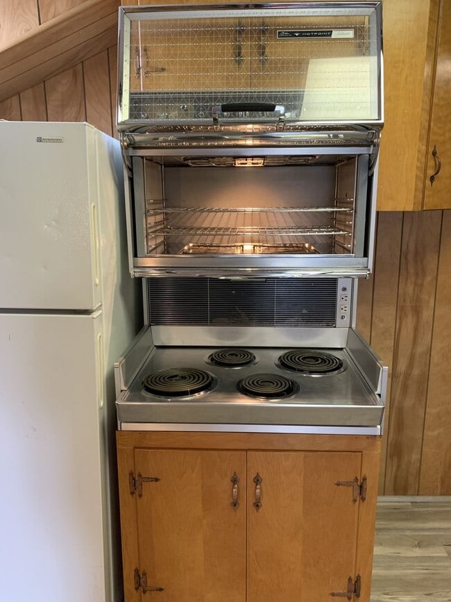 Building Photo - Charming single-family home just a short walk from Shippensburg University!