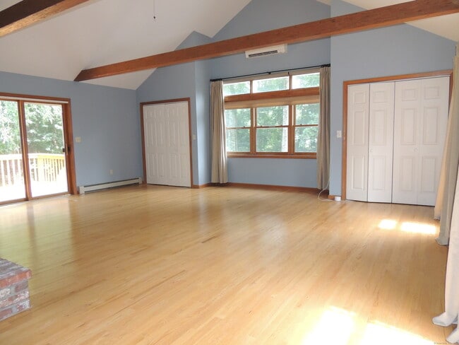 Building Photo - 12 Cardinal Ln
