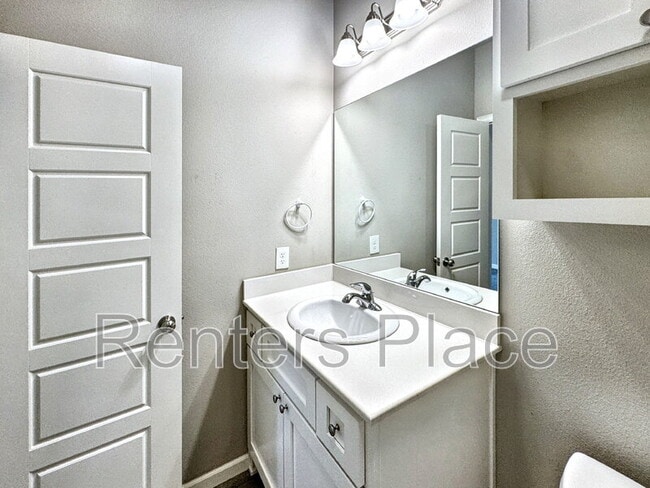 Building Photo - 13927 S Ironwood Pl