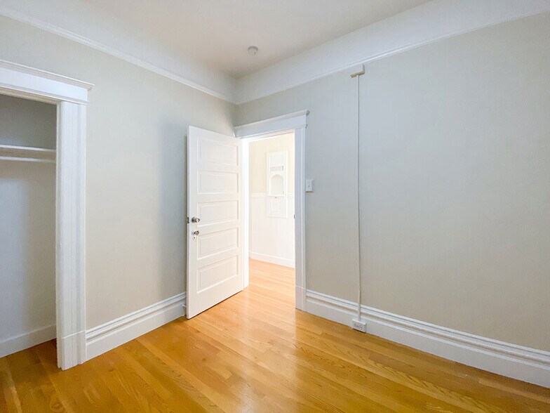 Building Photo - 527 Union St