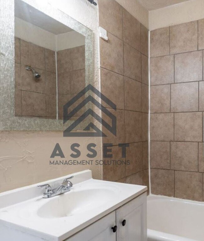 Building Photo - 4 Bedroom Available for Lease & Rent to Own!