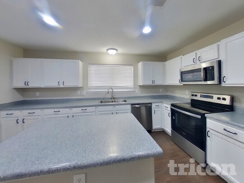 Building Photo - 14727 Bending Point