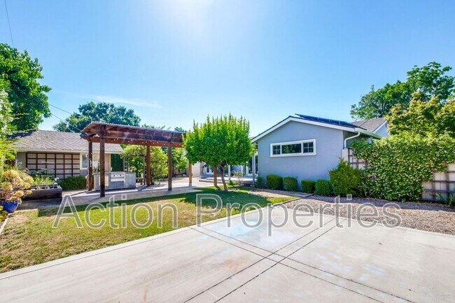 Building Photo - 1549 Alisal Ave