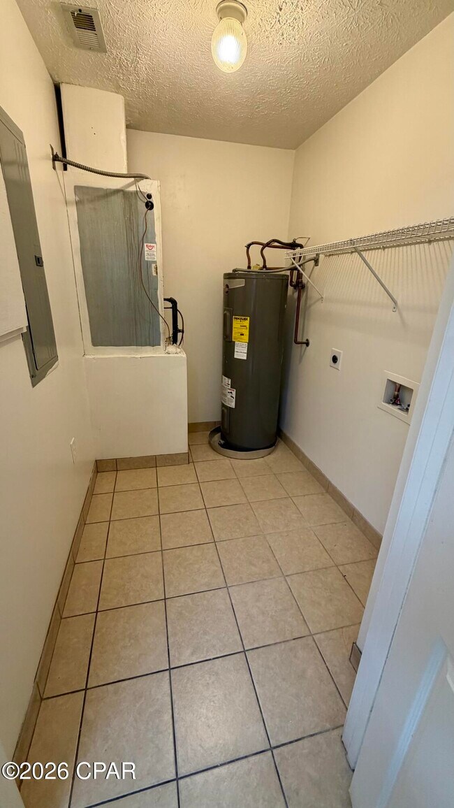 Building Photo - 9117 Laird St