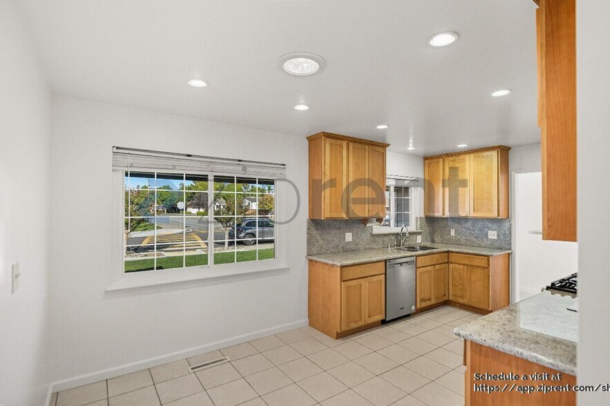 Building Photo - 38289 Ballard Dr
