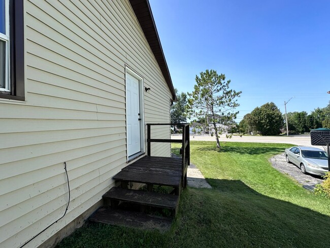 Building Photo - 2746 Nicolet Dr